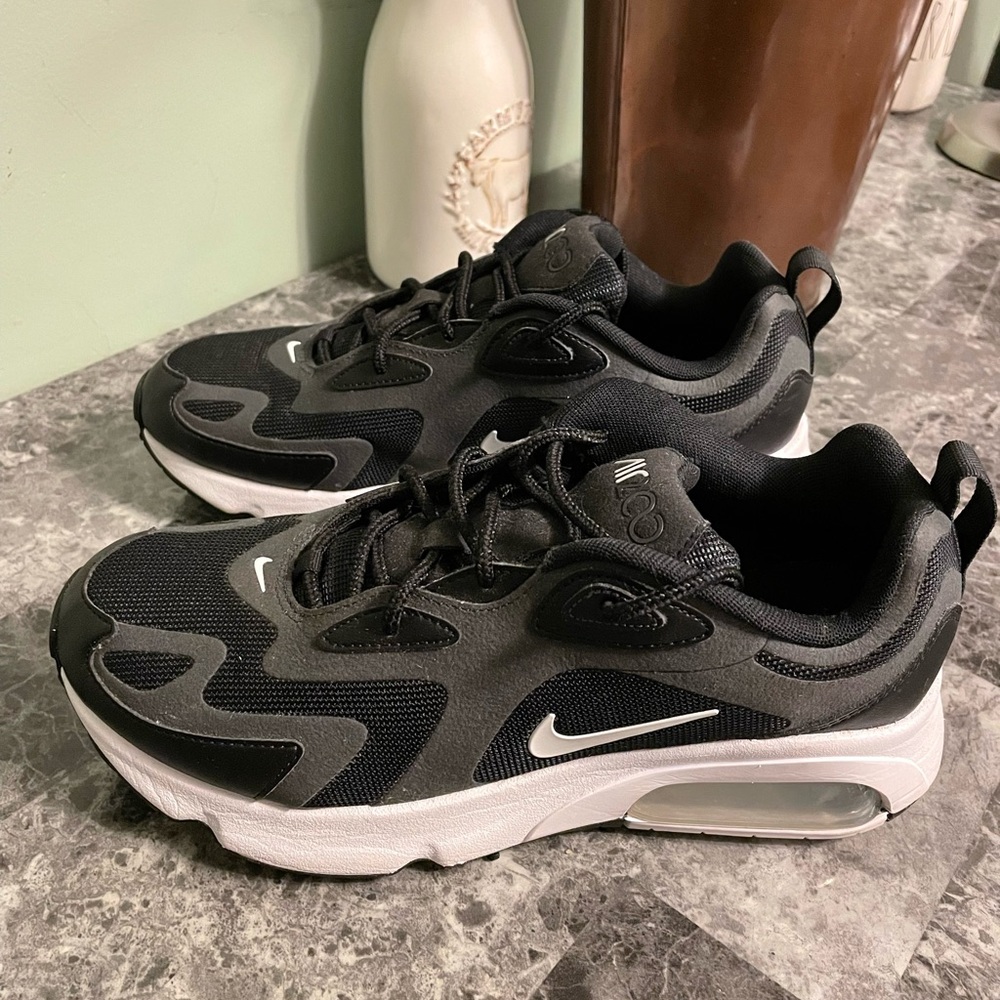 Black and White Nike Air Max Women Size‎ 8.5
